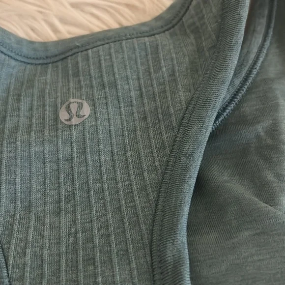 Lululemon Athletica Green Fitted Crop Tank Top - Picture 2 of 3